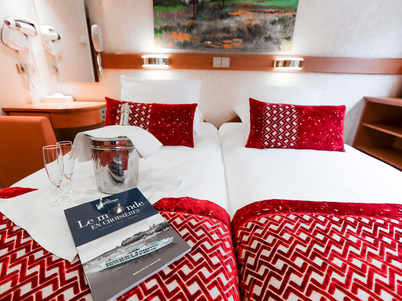 Main Deck 2 Adjustable Twin Beds - Cat. A